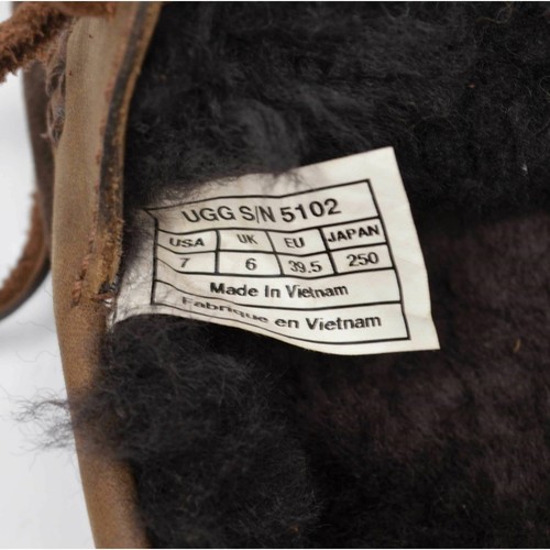 Worn Once UGG BYRON LEATHER SLIPPERS #5102 Cappuccino INDOOR/OUTDOOR Men's Sz: 7 - Picture 6 of 7