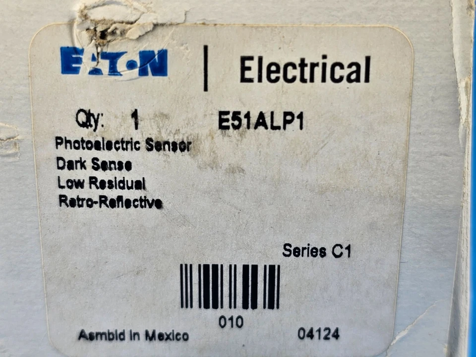 NEW Eaton Cutler Hammer E51ALP1 Photoelectric Sensor, E51SAL Body, E51DP1 Head - Image 2 of 3