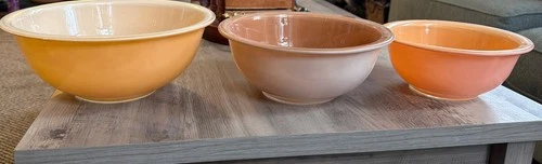 PYREX Mixing Nesting Bowl Autumn Rainbow Clear Bottom 3 Pc. Set #322, #323, #325