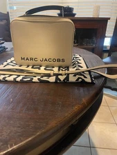 marc jacobs handbag/cross body cream color . Very stylish square shape! 