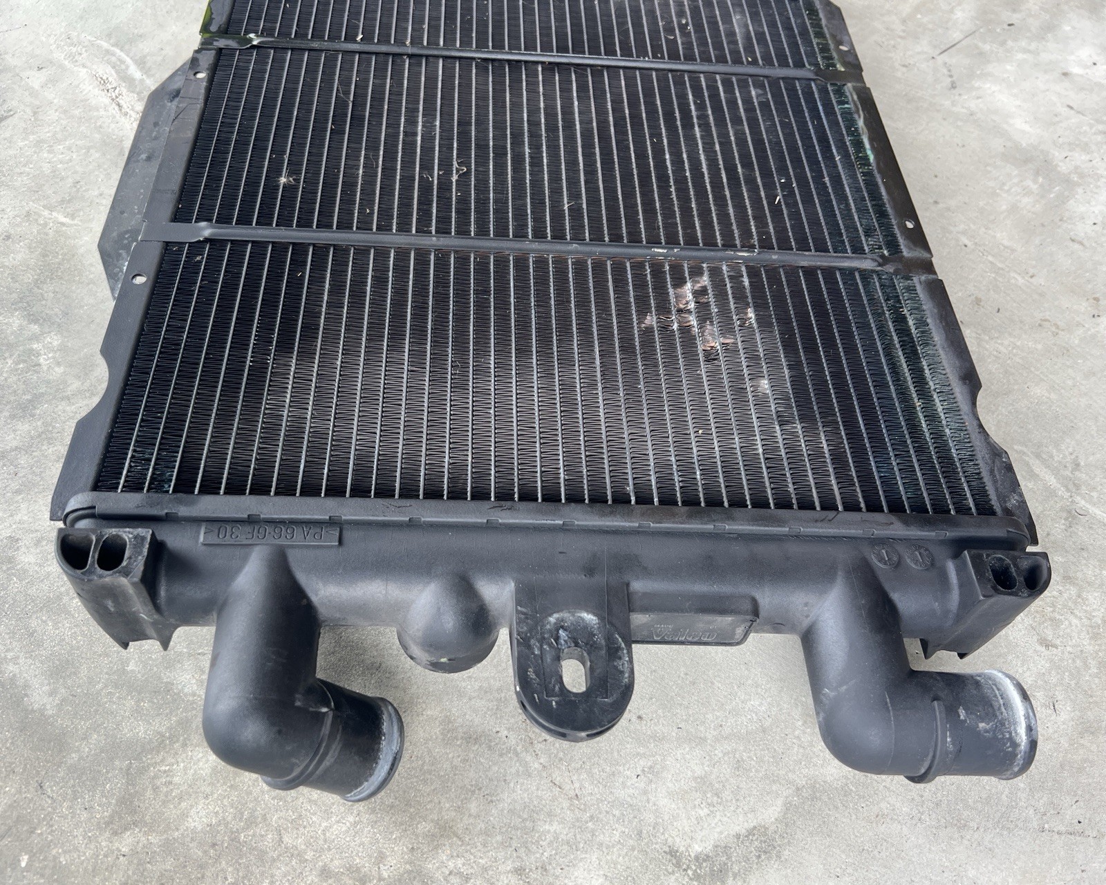 Ferrari F355 Left Radiator 848430F 157590 PA66-GF30 355
