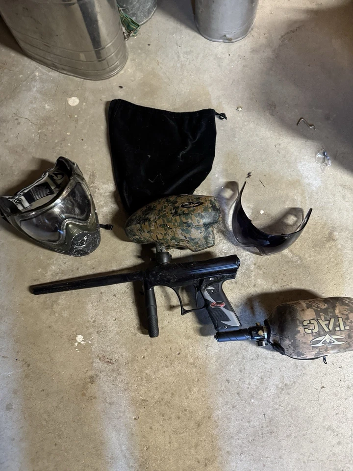 Marcador de paintball Tippmann Crossover mecánico/electrónico con extras Foto 3 de 4