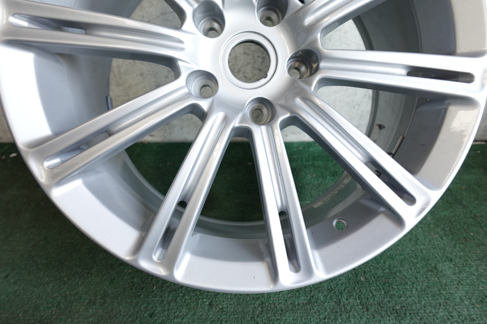 2010 2011 2012 2013 ASTON MARTIN REAR SINGLE WHEEL RIM 20X8.5 OEM AX72893