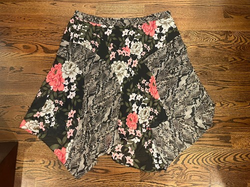 INC women’s garden party Snake / Bold Flowers print skirt Sz. 22 W NWOT - Picture 3 of 11