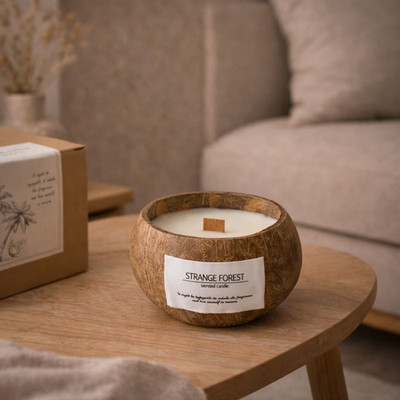 Scented Candle in Coconut Shell 8-10cm - Handmade with Wooden Wick | Sustainable