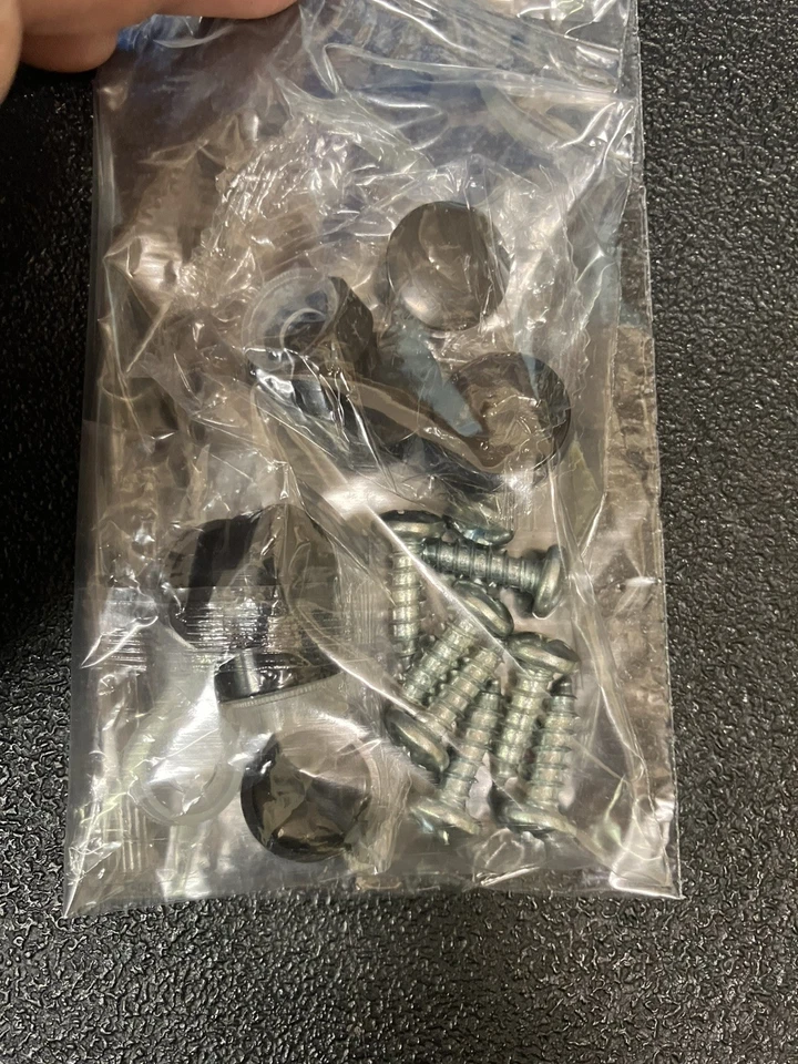 Lund Visor Toyota Pickup Truck 1989-1995 vintage and rare W/ hardware - Image 2 of 4