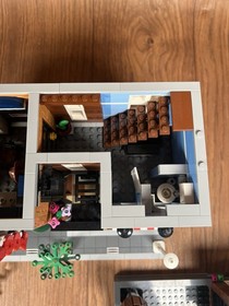 LEGO Creator Expert Modular Buildings Detective's Office 10246 In 2015 W/ Minis