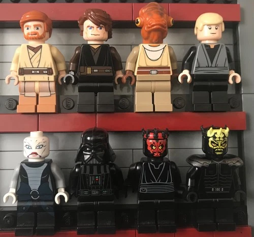 LEGO Star Wars 8x Minifigures: 4 Jedi and 4 Sith with their lightsabers.