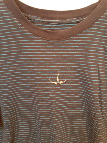 T-shirt Prana manica corta taglia XL nera con righe blu ricamate LEGGI - Foto 2 di 5