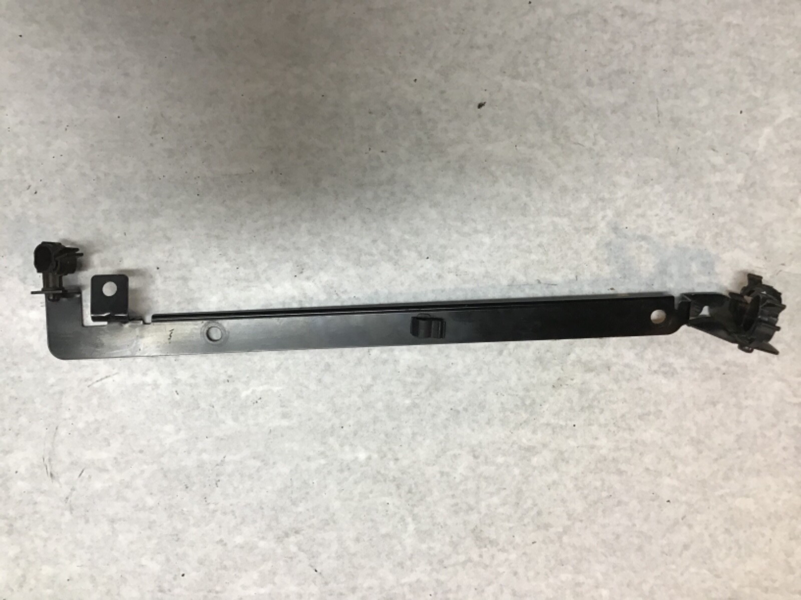 Maserati GranTurismo GranCabrio Injector Bracket Right Passenger Side 2015 