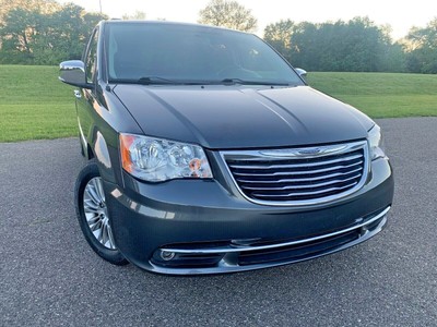 2016 Chrysler Town & Country TOURING 3.6L 2016 Chrysler Town & Country TOURING 3.6L/NO RESERVE