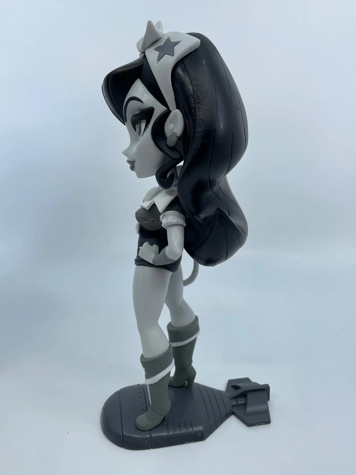 DC Comics Bombshells Wonder Woman Edición Boceto Blanco y Negro Foto 3 de 4