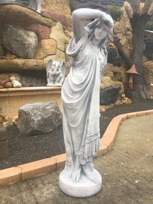Steinfigur. H.85 cm Statue, Skulpturen, Steinguss, Frau, Gartendekoration