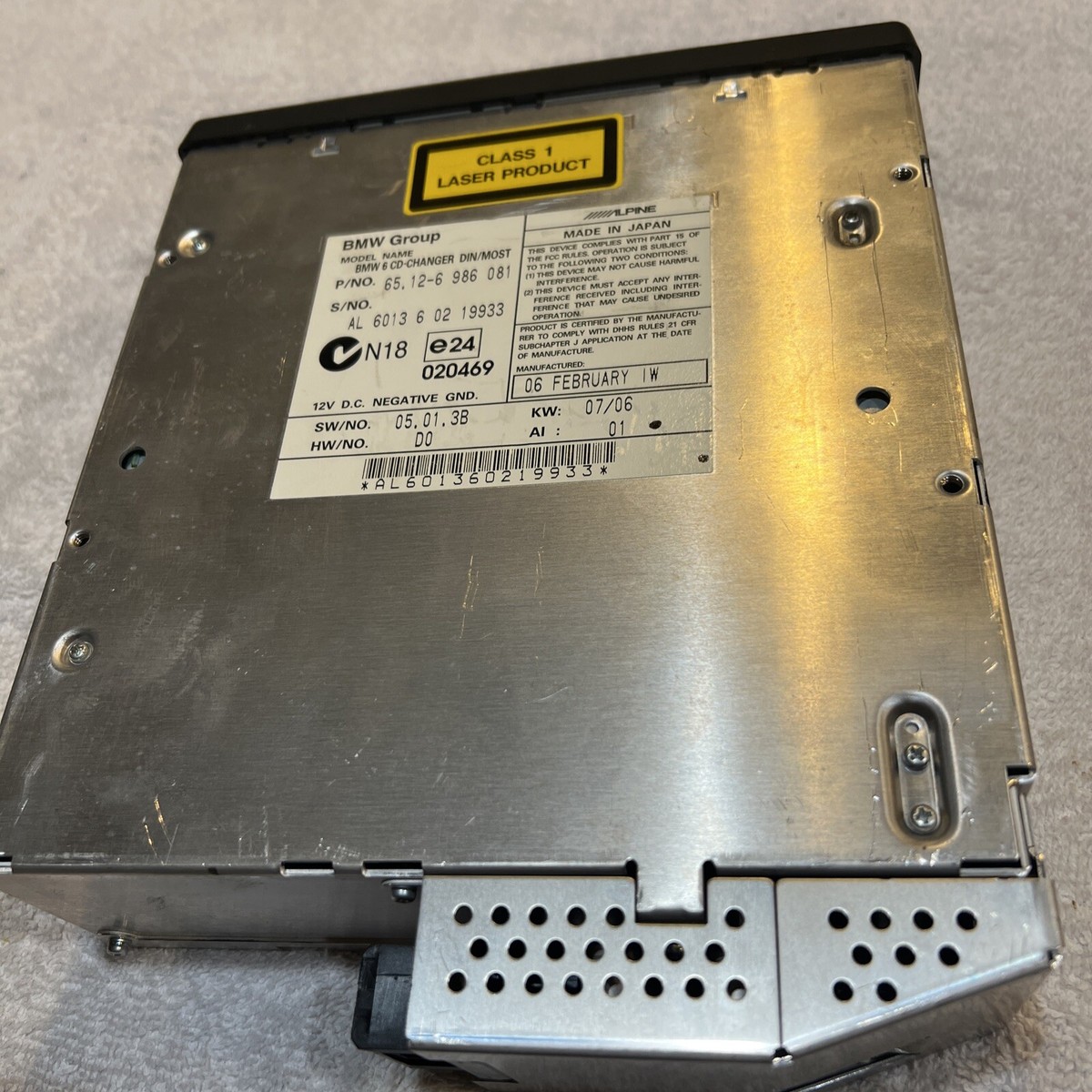 04-07 E60 BMW 530XI 523I 525I 545I 6 DISK CD CHANGER PLAYER