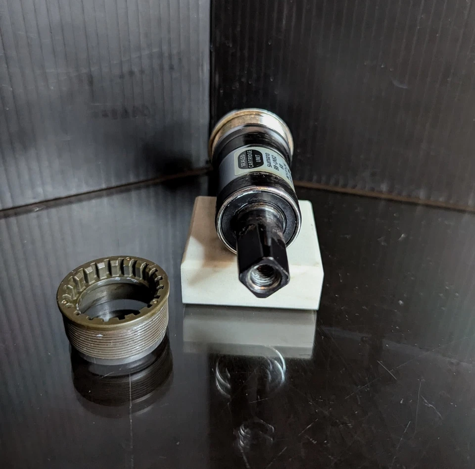 Shimano Bottom Bracket Bb-UN52 68mm X  113mm, BC 1.37x24 Made In Japan - Image 3 of 4