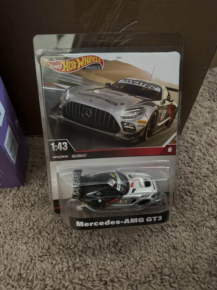 Hot Wheels Premium Mercedes-AMG GT3 Escala 1:43 Metal Real Riders HMD41 Foto 2 de 3