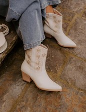 NWB Dolce Vita Nashe Oatmeal Floral Eyelet Ankle Boot   