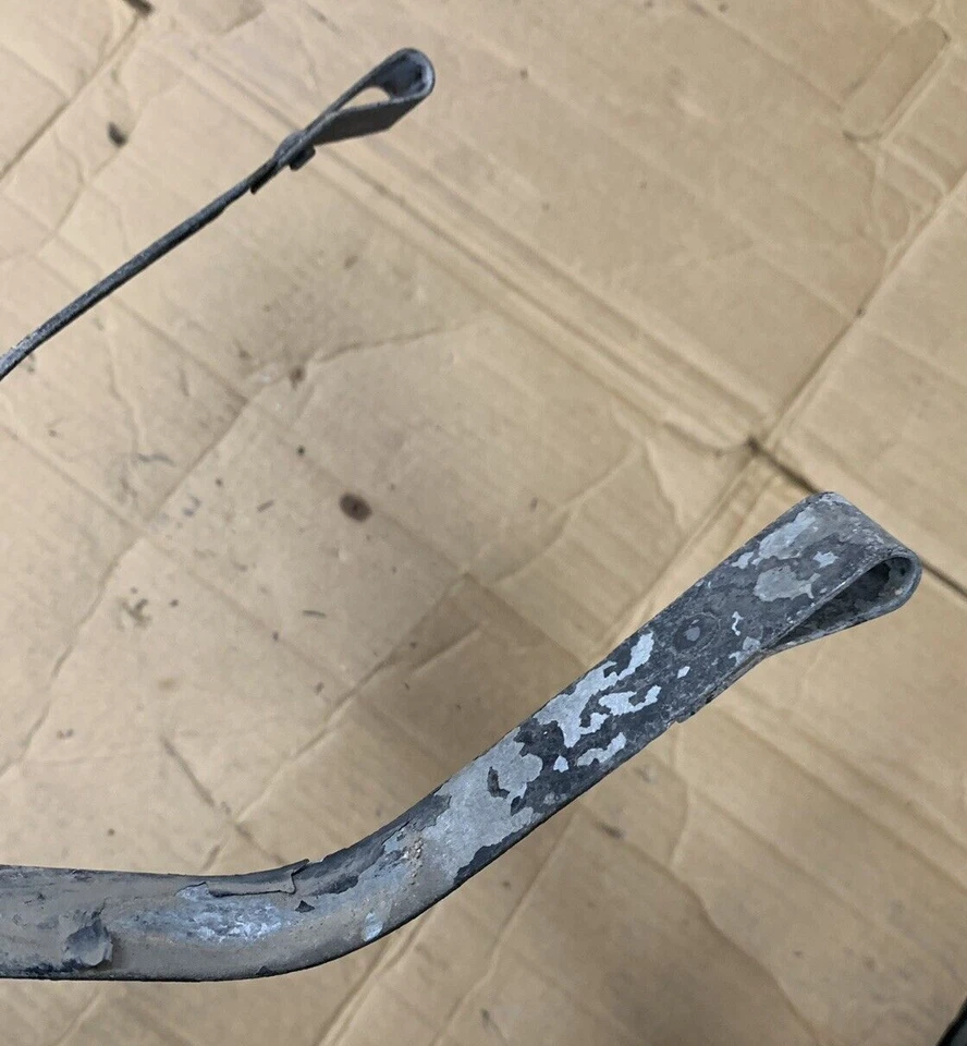 1998 Lincoln Continental Fuel Gas Tank Straps Foto 3 de 4