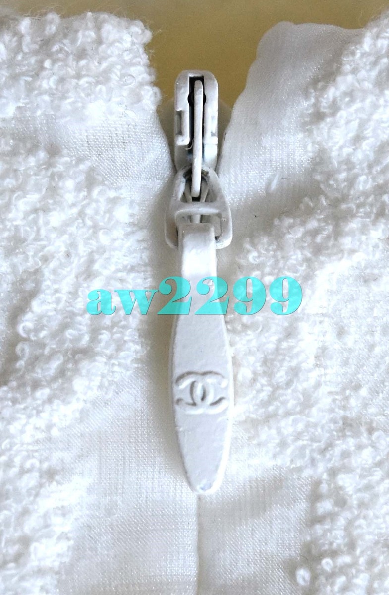 CHANEL 09C 2009 NEW CAMELLIA CC LOGO 2PC JACKET & SKIRT SUIT CHANEL 09C 2009 NEW CAMELLIA CC LOGO 2PC JACKET & SKIRT SUIT