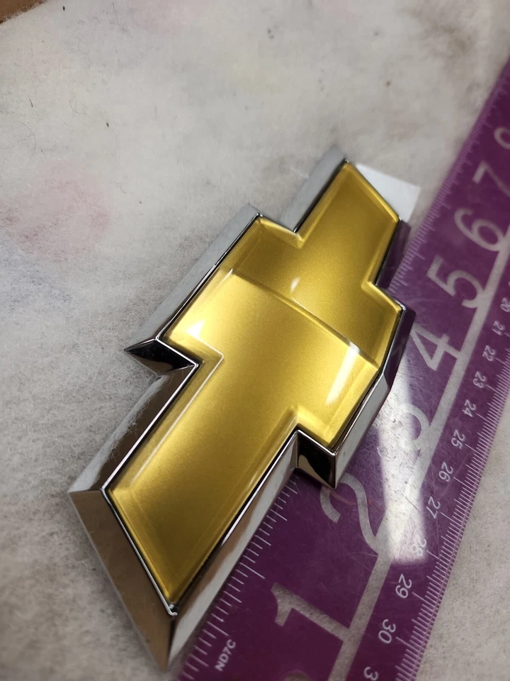 Оригинальная передняя решетка радиатора с эмблемой Chevrolet Captiva Sport 2012 2013 2014 2015 годов выпуска 22909142 - Изображение 2 из 4