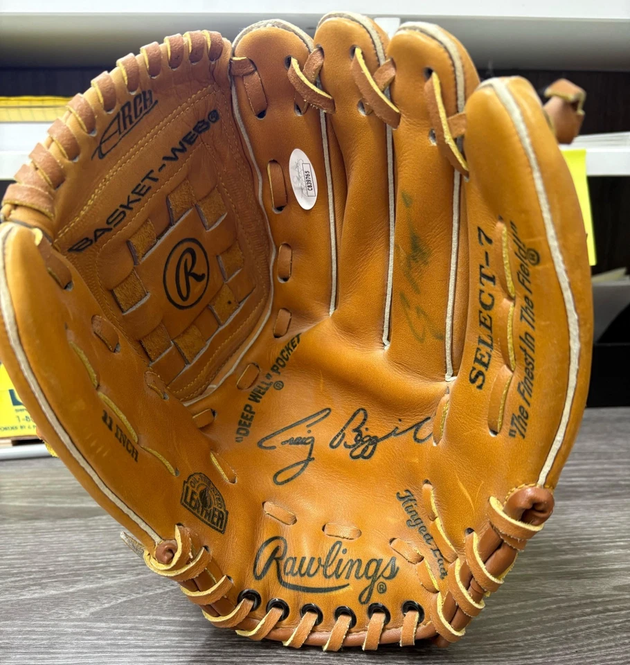 Craig Biggio Signed Baseball Glove JSA - Image 2 of 4