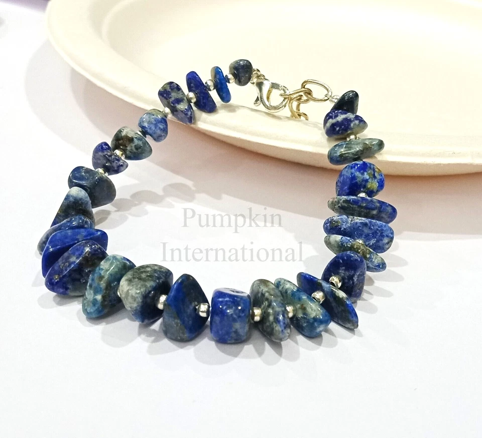 Pulsera delicada de piedra lapislázuli natural con piedras preciosas azules Foto 4 de 4