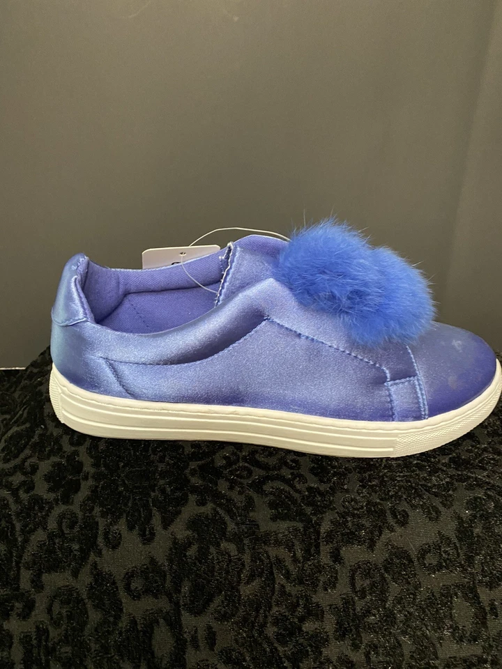 Zapatillas sin cordones para mujer azul satinado Qupid talla 7, pompones de piel de conejo, nuevas con etiquetas Foto 3 de 4