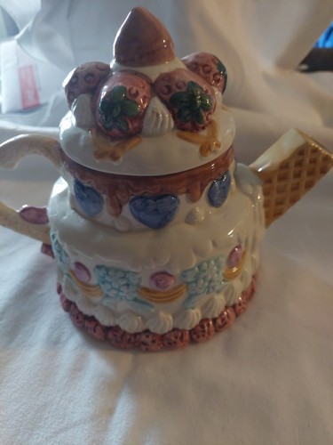 Vintage Albert Kessler & Co. Ceramic Cake Teapot - Picture 3 of 8