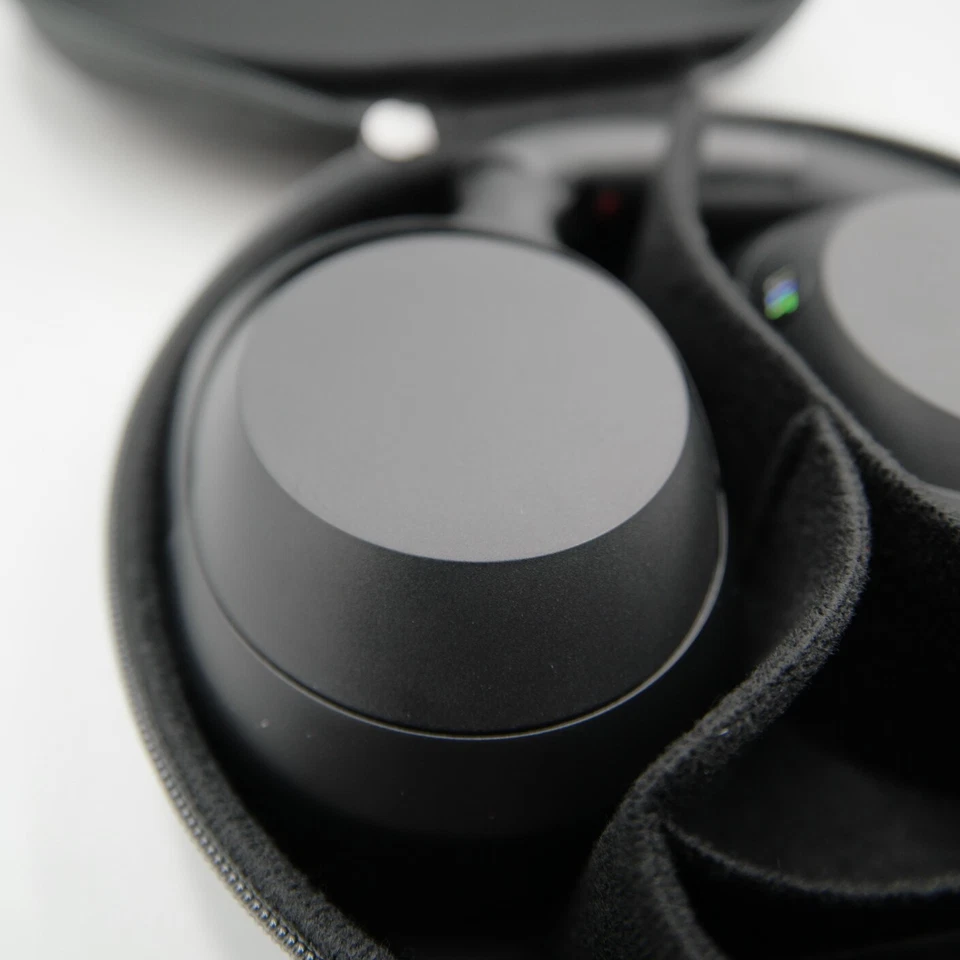 New Sony ULT WEAR Wireless Noise Cancelling Headphones. BLACK. Free Shipping! - Image 2 of 4