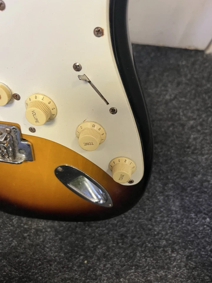 Vintage Vester Stage Series Stratocaster - Image 3 of 4