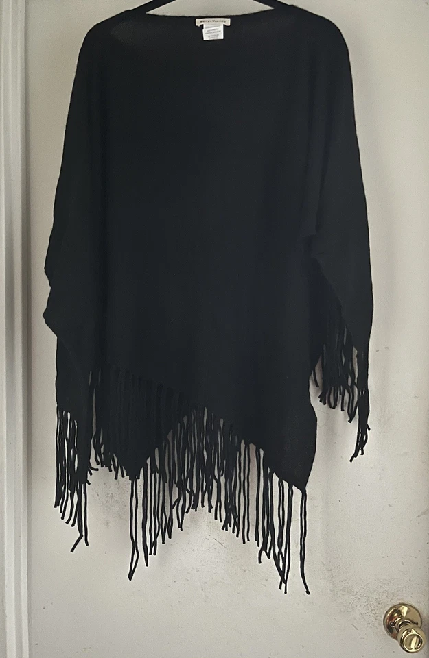 PONCHO BLANCO Y LAARREN 100% CACHEMIR NEGRO CON FLECOS NUEVO SIN ETIQUETAS Foto 4 de 4