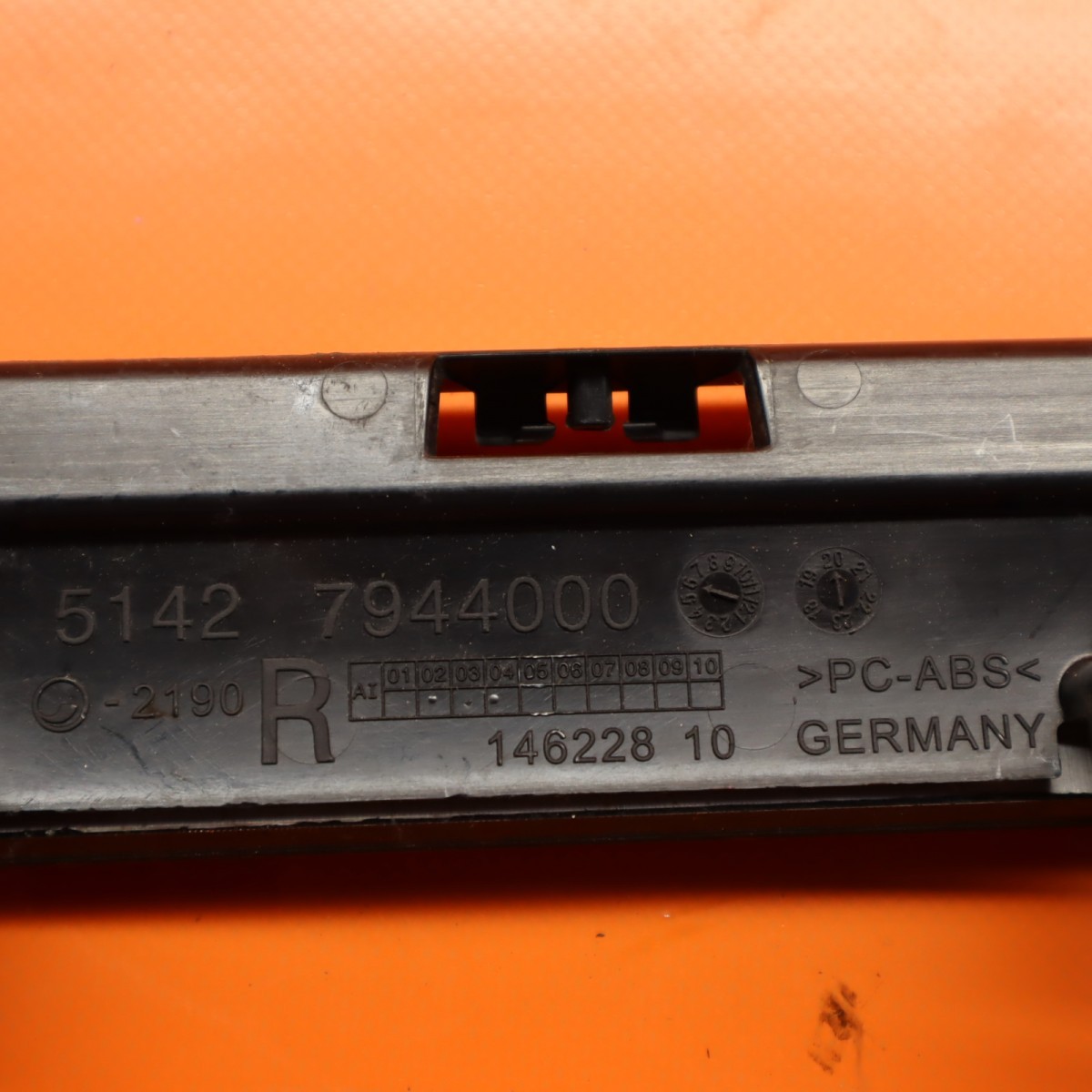 ROLLS ROYCE GHOST DOOR PANEL TRIM MOULDING RIGHT REAR 5142 7944000 OEM