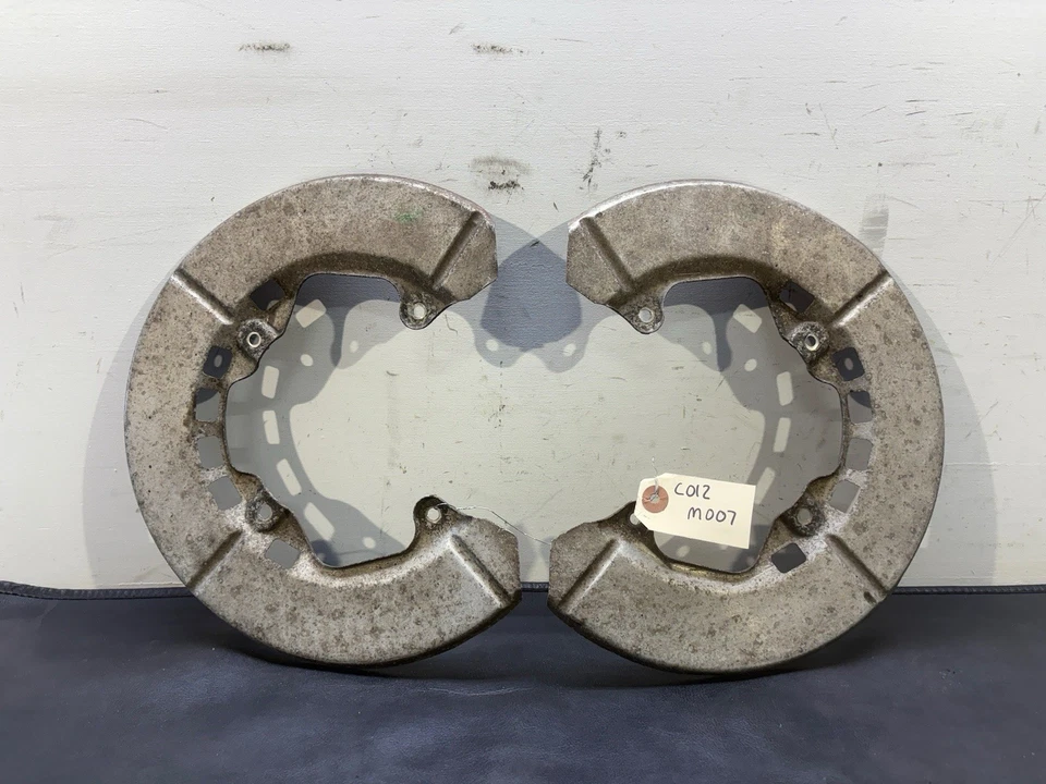 Escudos de freno traseros Porsche 944  Foto 4 de 4