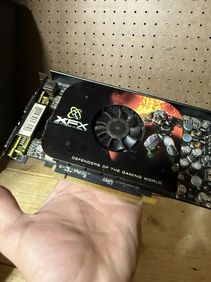XFX NVIDIA GeForce 7900 GT 256MB Express x16 Graphics card - Image 3 of 4