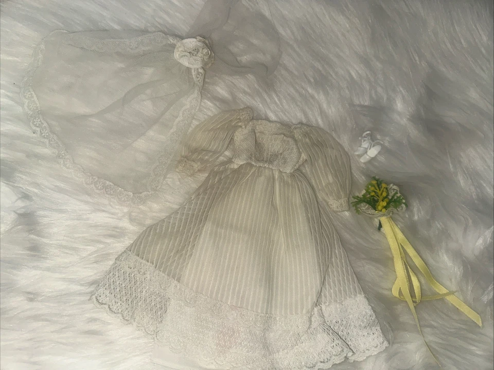 De colección Barbie Here Comes the Bride #1416 Completo Velo Zapatos Vestido Sin Muñeca Foto 2 de 4