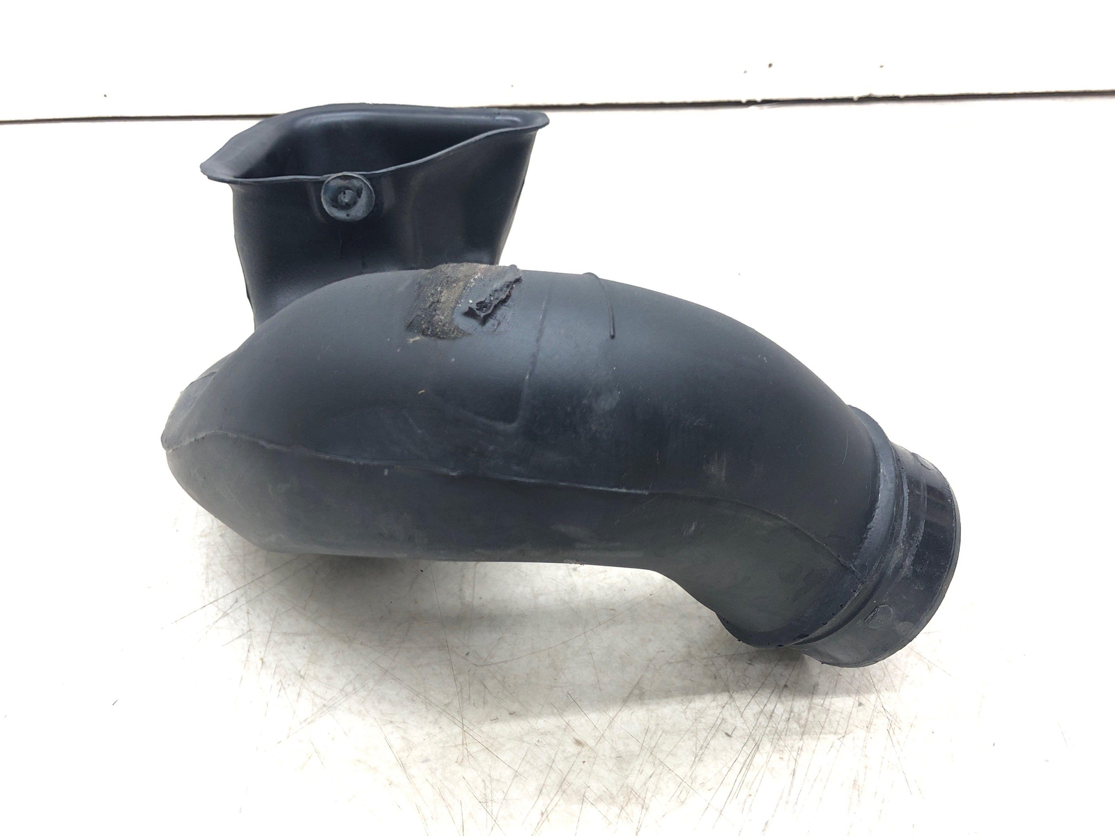 ASTON MARTIN RAPIDE 6.0L 5.9L ENGINE LEFT SIDE AIR INTAKE DUCT TUBE HOSE PIPE