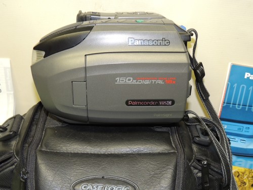 Panasonic PV-L650D Palmsight VHS-C Analog Camera Camcorder Palmcorder - Picture 2 of 19