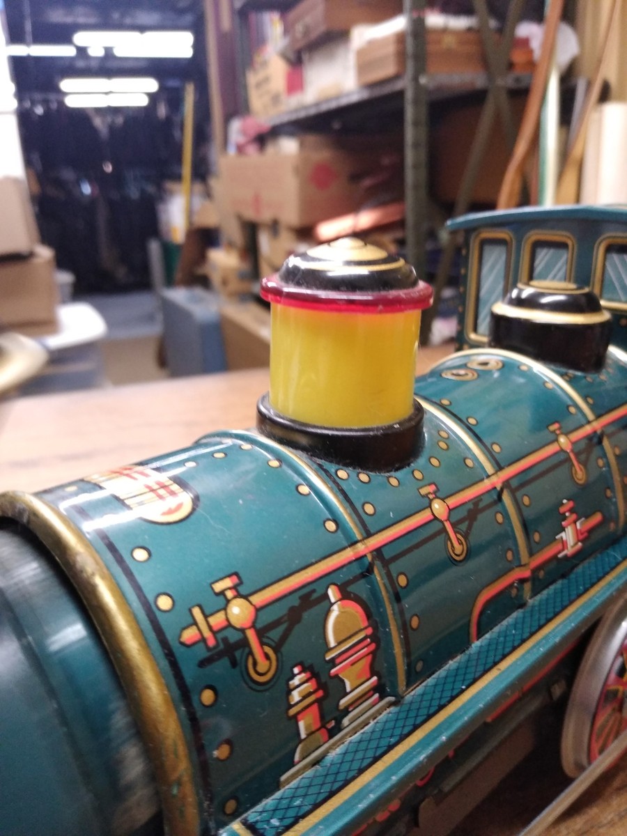TIN ANTIQUE CAR A-1620 - TRADE MARK TM MODERN TOYS - MADE IN JAPAN