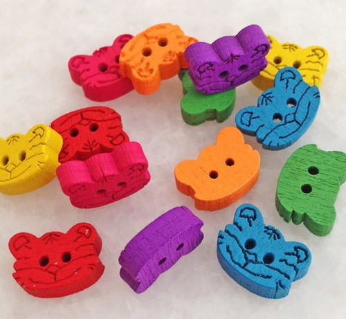 100Pcs Flower shape Wood Button 2 Holes Mixed Color Sewing DIY Crafts Znk220 - Picture 3 of 5