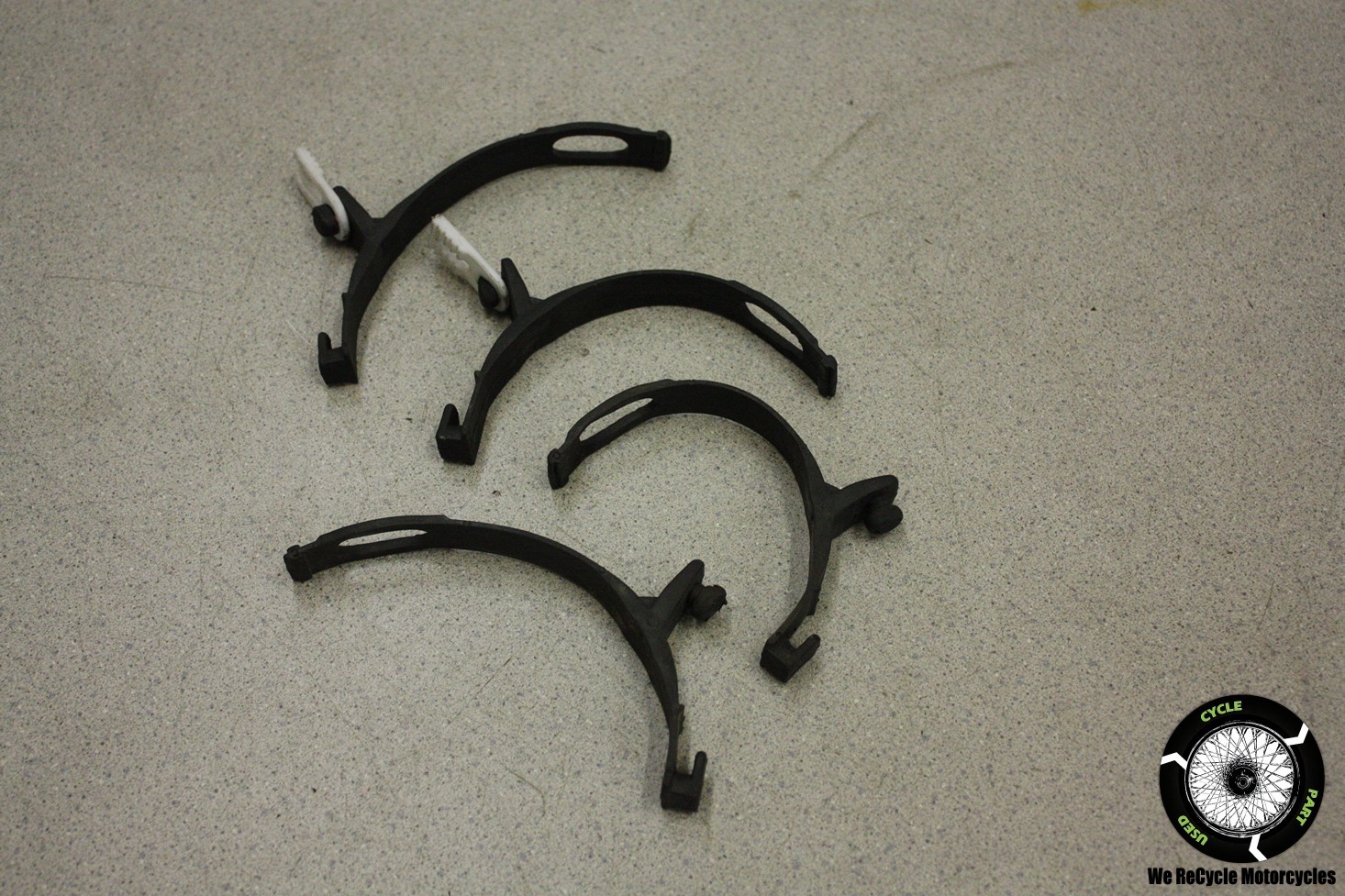 96 KAWASAKI ZX 750 P NINJA RUBBER STRAPS TIE DOWNS HOLDERS EXHAUST ZX7R
