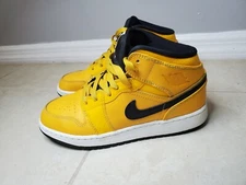 2018 Air Jordan 1 Mid GS University Gold Yellow Size 5Y 554725-700 Great Cond