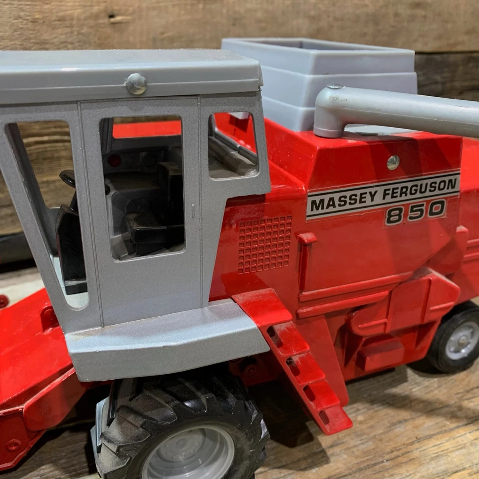 ERTL, Massey Ferguson 850 Combine Harvester, 1:16 Scale, Diecast - Image 2 of 4
