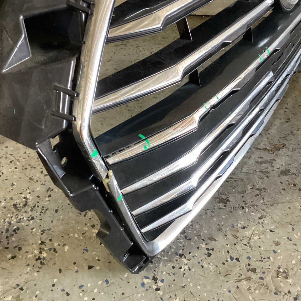 AUDI A5 2018-2019 MONTAJE REJILLA RADIADOR DELANTERO 8W6853651AB OEM Foto 2 de 4