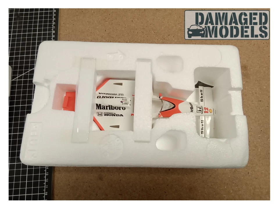 DAMAGED MODEL FD #291-GWYG IXO -PREMIUM-X 1/18- MCLAREN Honda MP4/4- Japon 1988 - Image 4 of 4