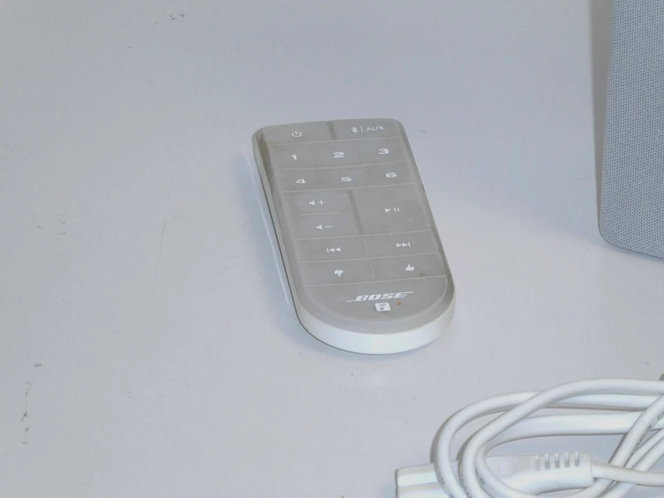 Bose SoundTouch 10 Wireless Bluetooth Speaker inc FB, 2 Year Warranty - Image 2 of 4