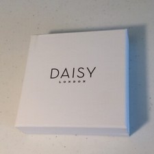DAISY LONDON Necklace Jewelry Gift Box W/Necklace Holder. 4”x4”x1”. NEW.