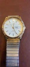 Vintage Timex Mens Gold Tone Band Classic Watch
