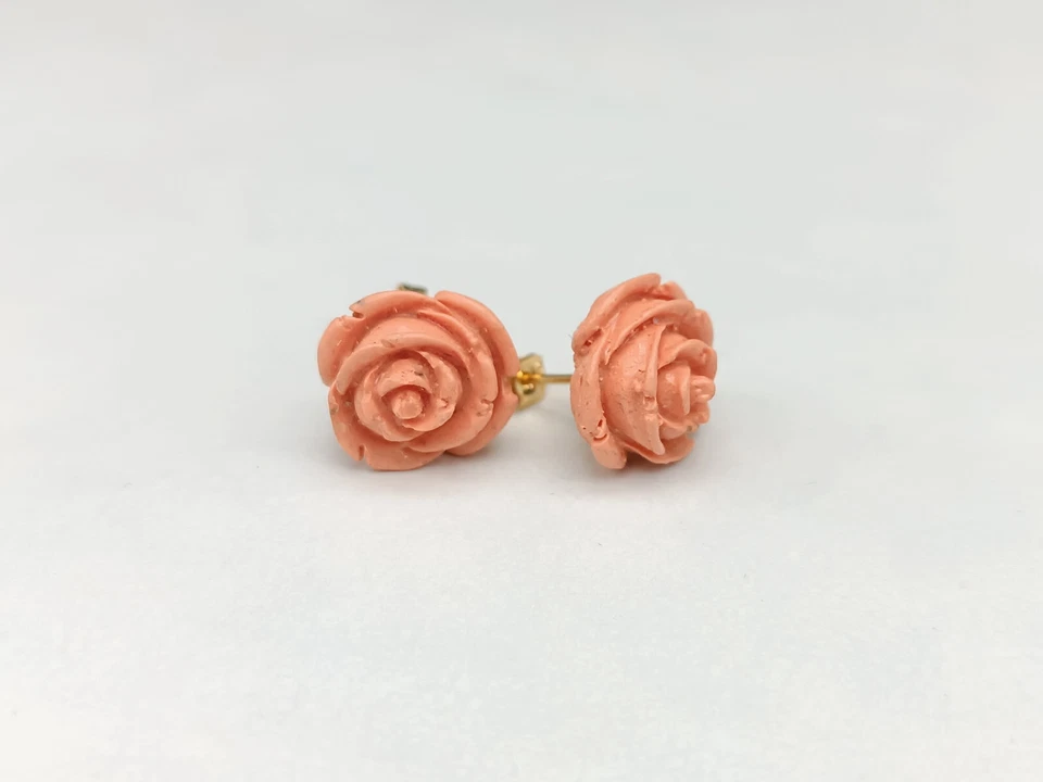 orecchini donna rose in pasta di corallo rosa perno a lobo in argento 925 - Immagine 3 di 4