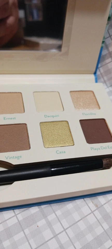 Paleta de sombras de ojos cargo HAVANA Nights: sombras 12 x 0,03 OZ, cepillo de doble extremo Foto 3 de 4