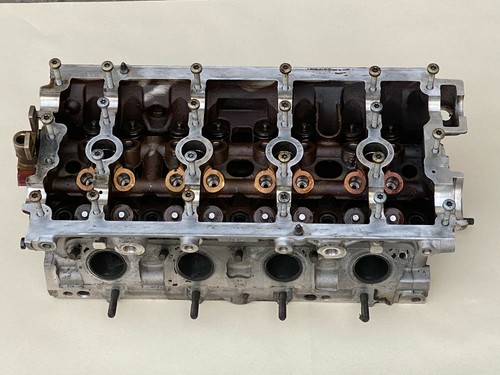 Audi Seat Skoda VW Passat Jetta Eos 2,0 FSI Zylinderkopf mit Ventilen 06F103373